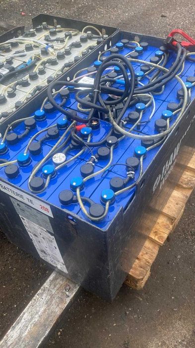 Magazyn energii fotowoltaika bateria HAWKER 48V 400Ah