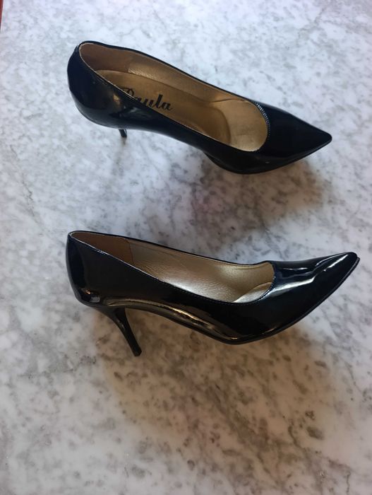 Buty na cieńkim obcasie