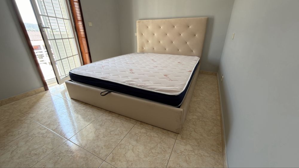 Cama Madrid design elegante e Linda