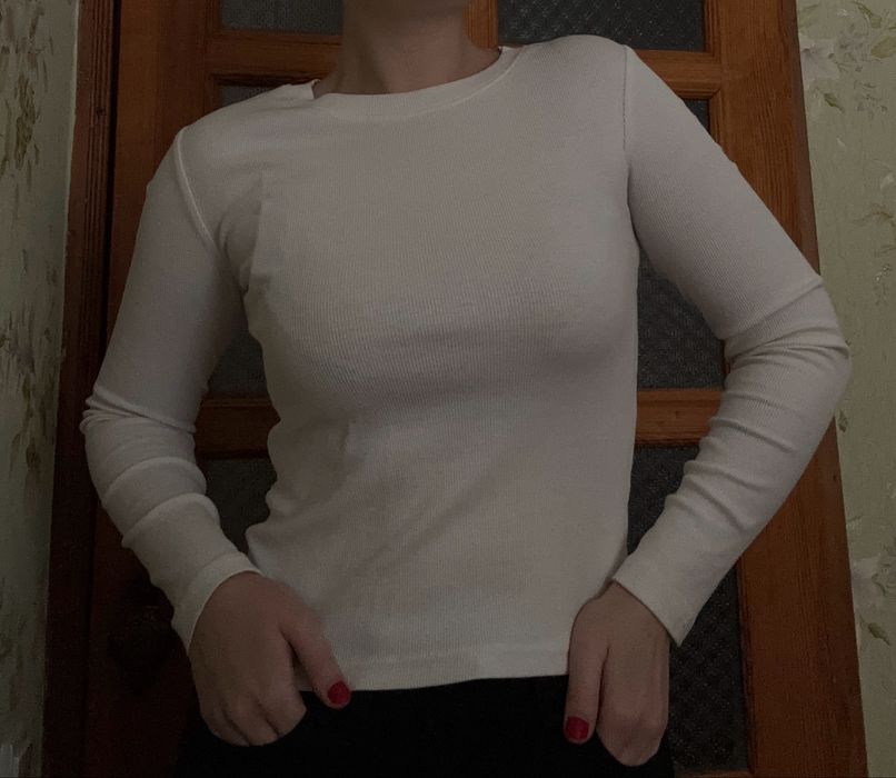 Дві базові білі кофтинки