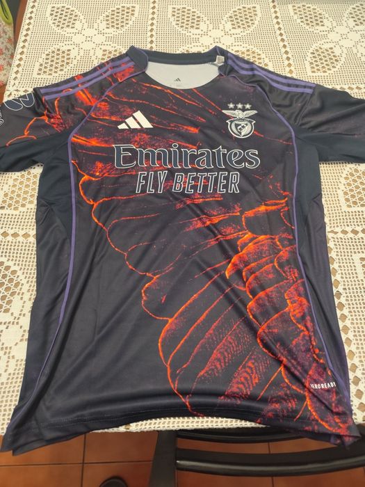 Camisola Benfica edição Vhils