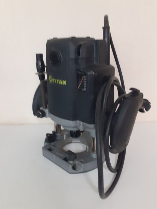 Професійний електричний фрезер TITAN PF PFM23 2300Вт