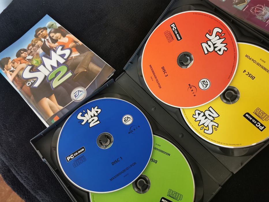 Vende-se pack especial Sims 2,jogo original e expansão Sims na noite