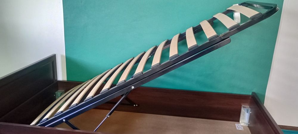 Łóżko pojedyncze 90x200 stelaż kolor orzech