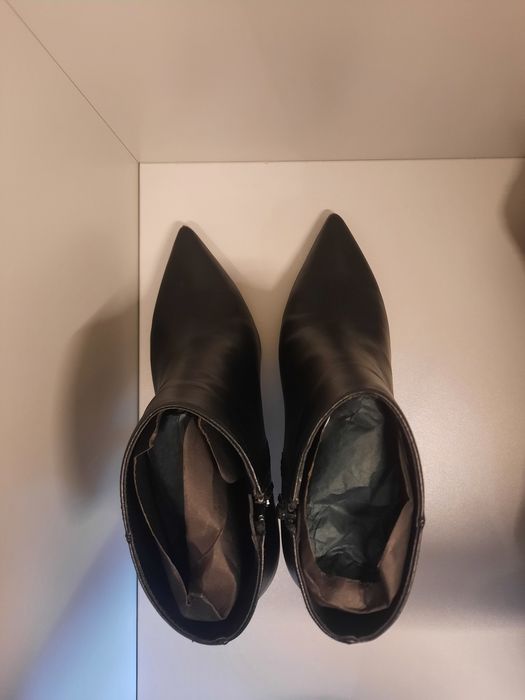 Botins de salto alto pretos da Mango