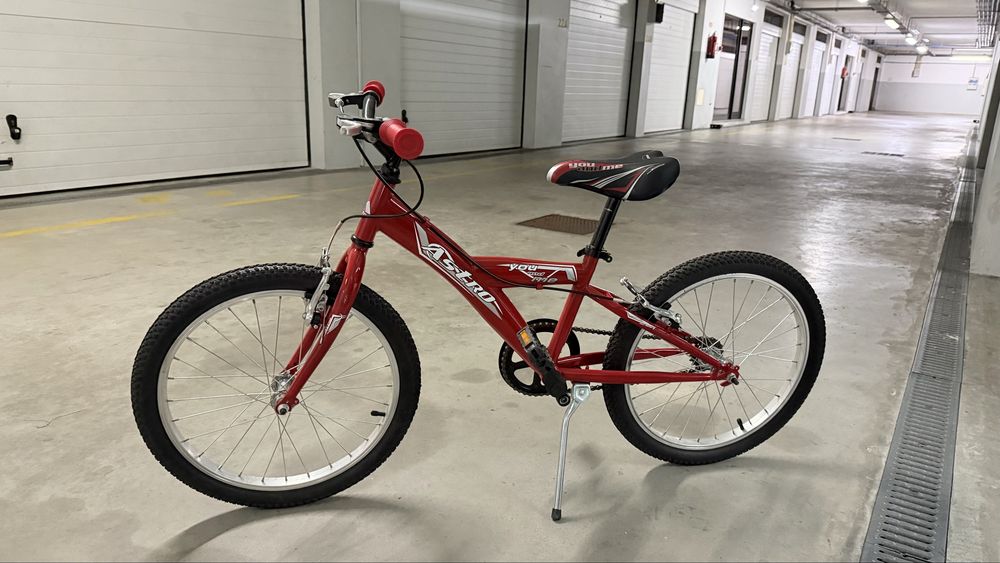 Bicicleta 20 polegadas cor vermelha como nova