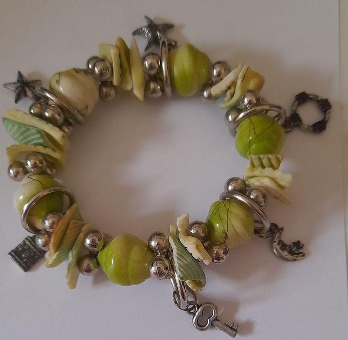 Pulseira pedras naturais e berloques -  Bom estado