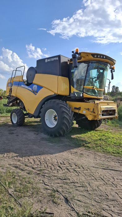 Комбайн New Holland CХ 6.90 зі жниваркою New Holland та візком 2019рік