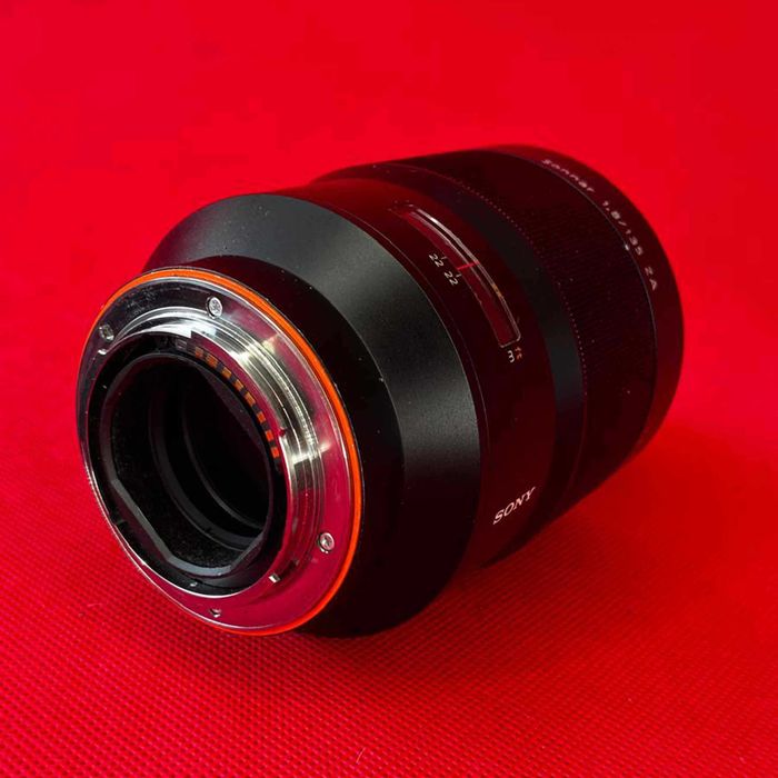 Sony 135/1.8 ZA Carl Zeiss Sonnar T* SAL135F18Z.mocowanie Sony A