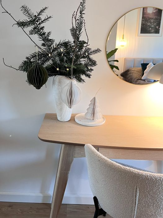 Biurko, toaletka dreniana. Krzeslo gratis