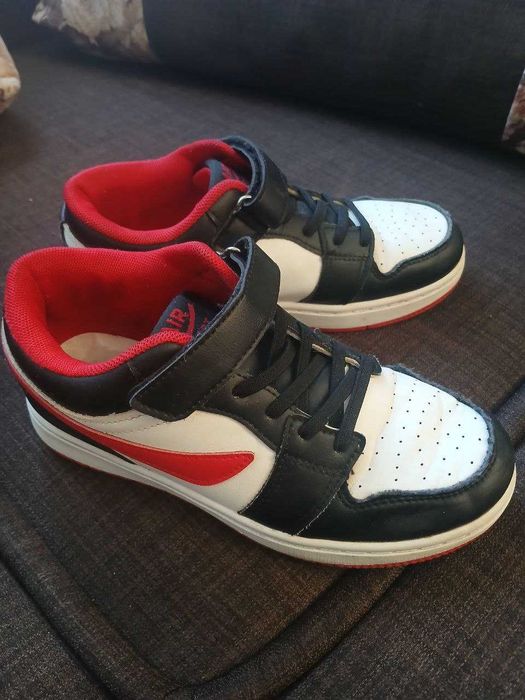 Дитячі кросівки, кеди, футзалки 35р.