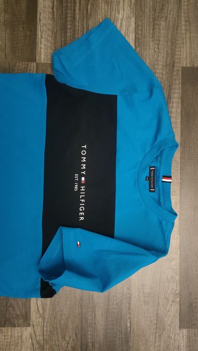 świetny t-shirt TOMMY HILFIGER jak nowy