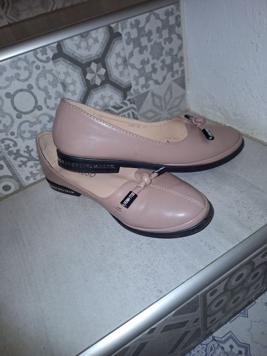 Туфлі жіночі класичні на низькому підборі