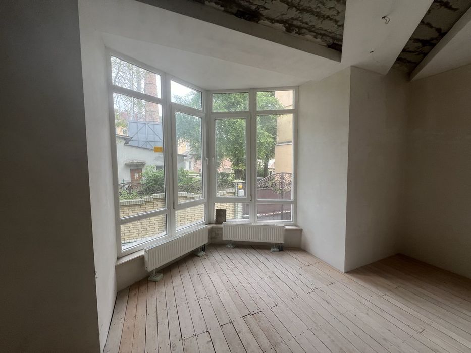 Продається будинок в центрі міста