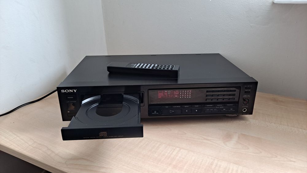 Odtwarzacz CD Sony CDP690 z pilotem