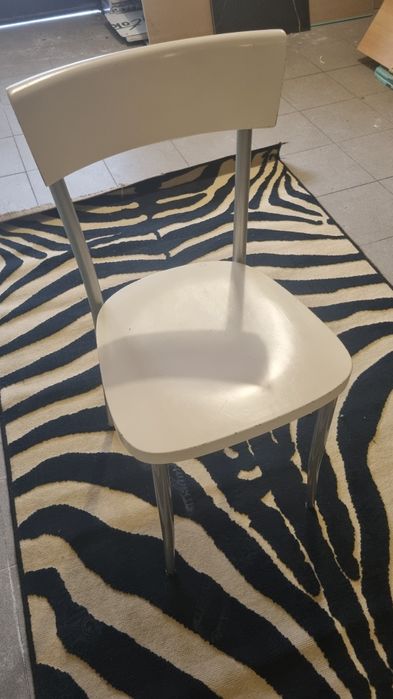 Vendo Cadeiras brancas