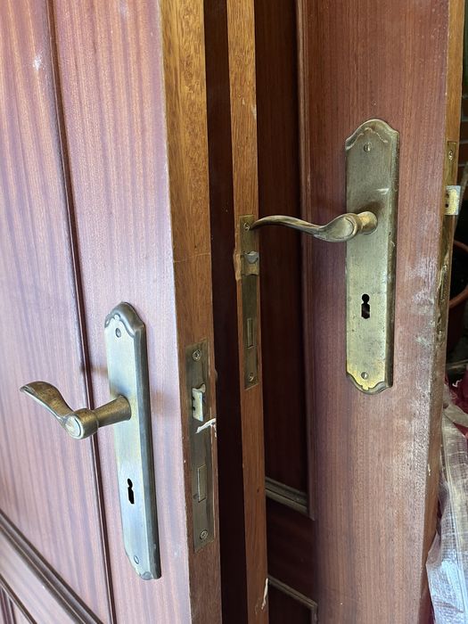 Conjunto de portas interiores - divisões, sala e roupeiro