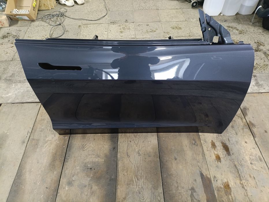 Двері передні праві Тесла 3