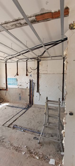 Serviços ar condicionado e eletricidade