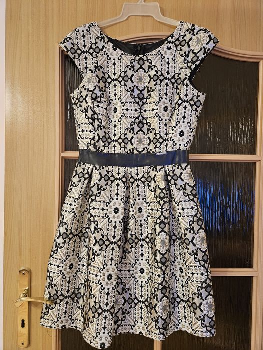 Sukienka złoto-czarna