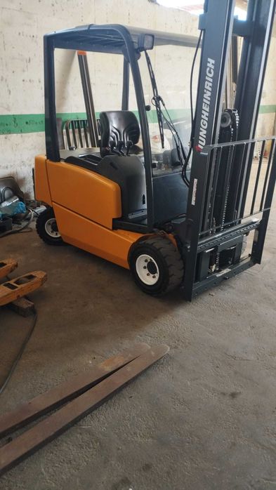 Empilhador eléctrico Jungheinrich EFG-Vac20, 2.000 Kg (2617)