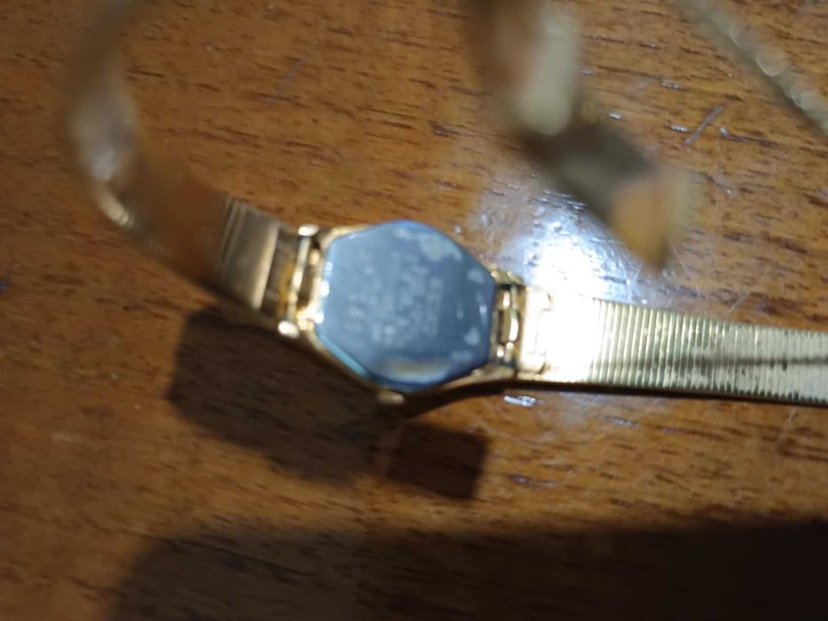 Relógio pequeno vintage em aço dourado, marca Seiko