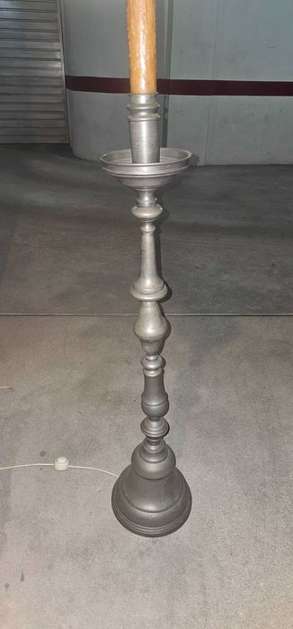 Candeeiro de pé de estanho