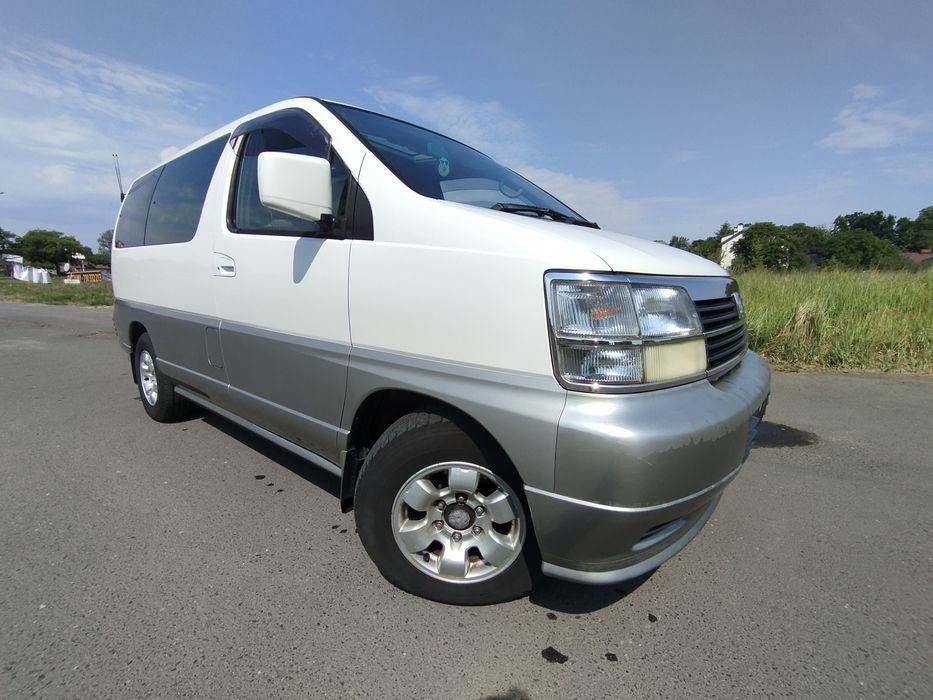 Nissan Elgrand E50