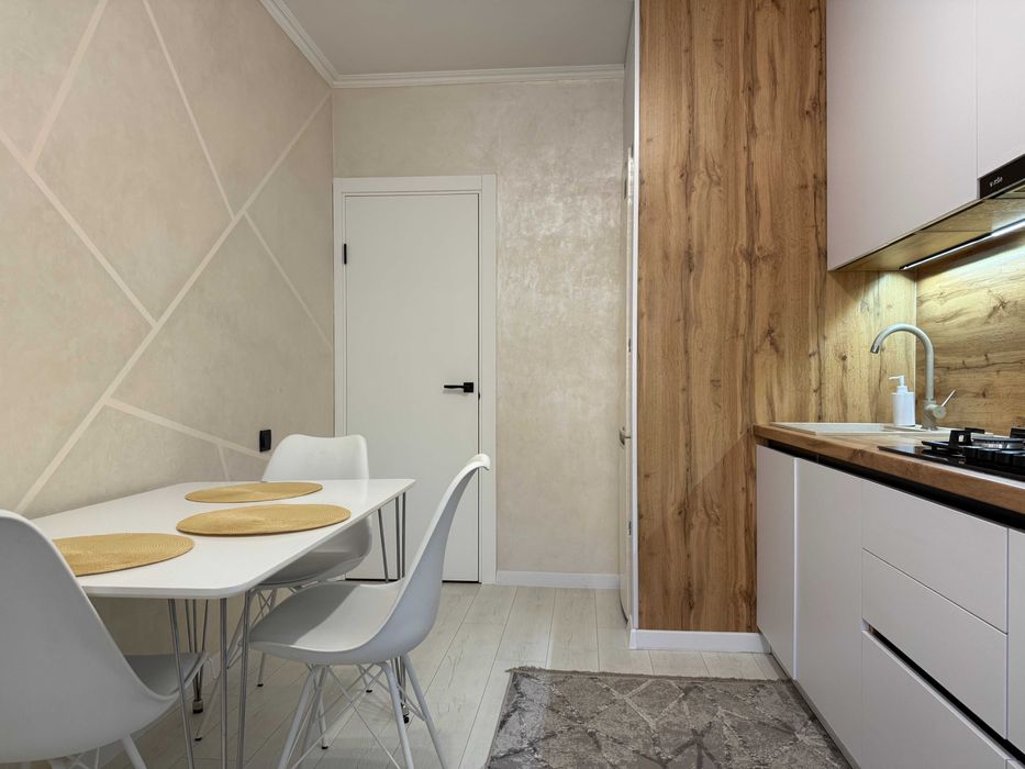 Продаж 3-кімнатної квартири з якісним ремонтом. Євгена Коновальця, 10