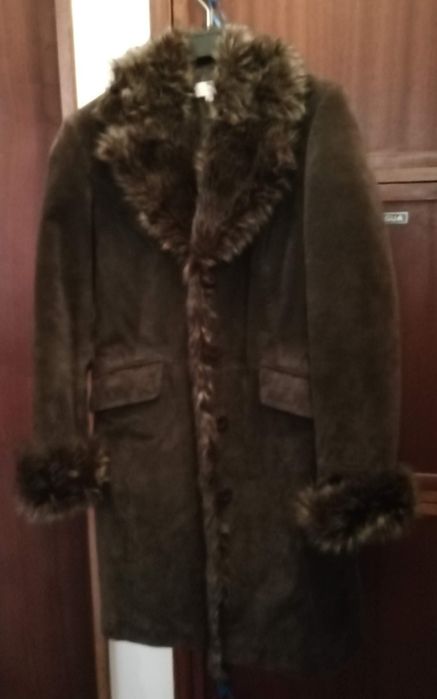 Casaco comprido em pele