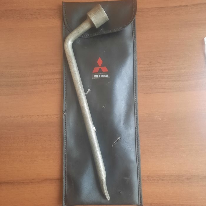 Оригінальний колесний  ключ Mitsubihi  MR210745