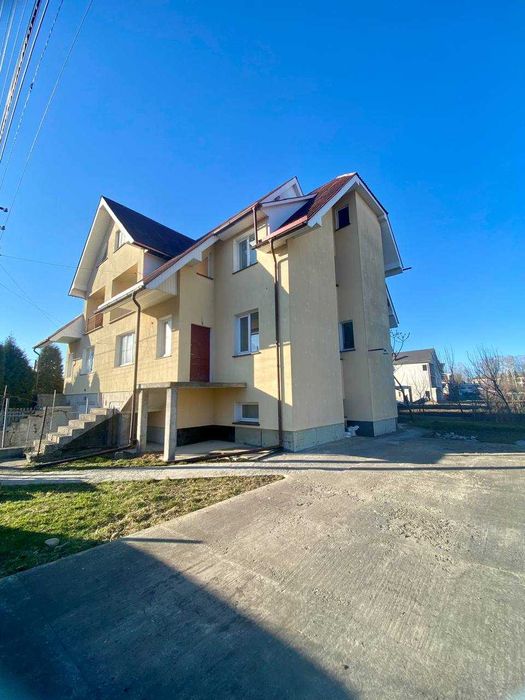 Продається будинок(дуплекс) в Угорниках 235м2