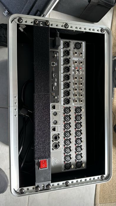 Mesa digital Behringer X32 rack