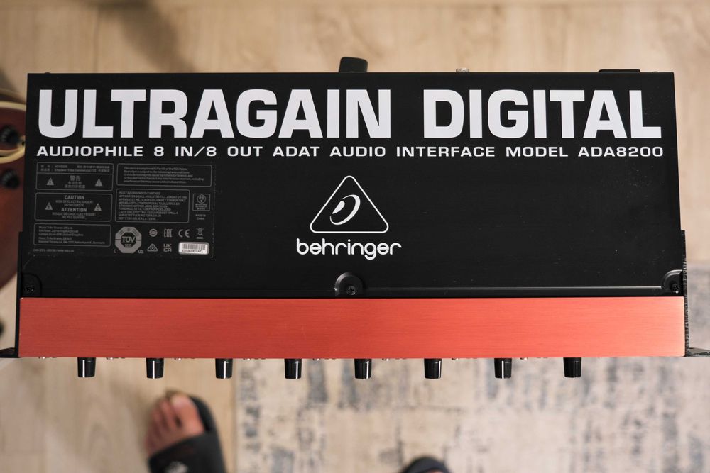 Behringer ADA8200