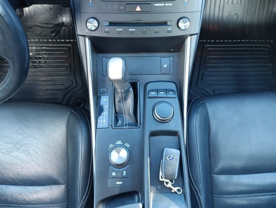 Vendo Lexus IS 300h