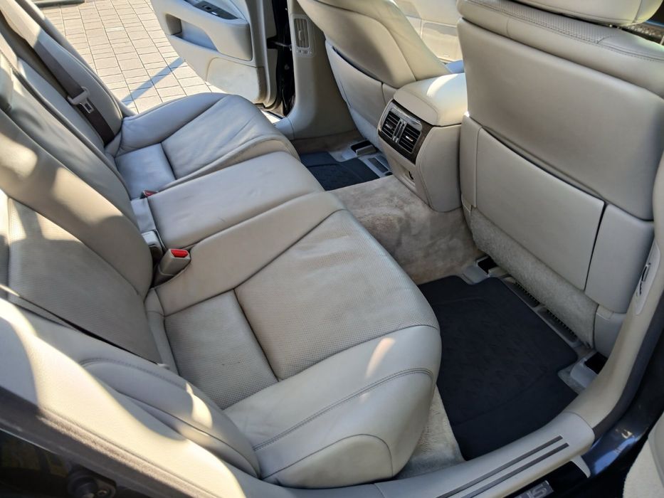Автомобіль Lexus