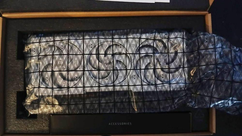 Karta graficzna amd radeon 9070 biała