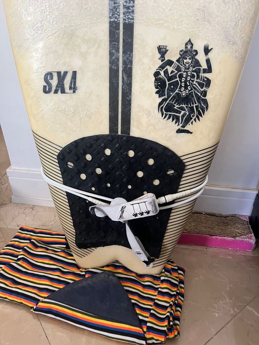 Native SX4 5’9” Surfboard – quad Setup