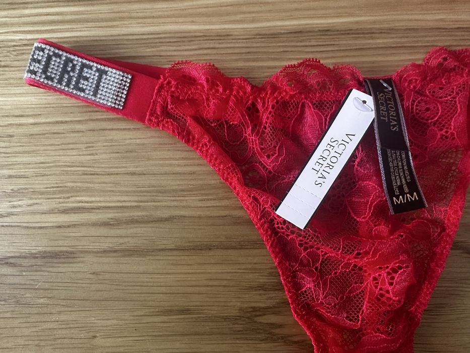 Komplet bielizny Victoria’s Secret rozmiar B75 stanik + stringi