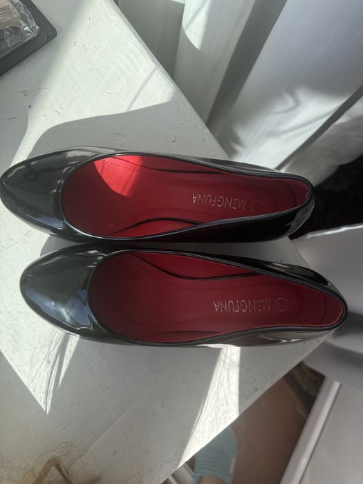 Туфлі жіночі лаковані в гарному стані