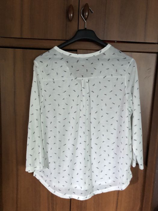 bluzka koszulowa H&M jasna elegancka basic na codzień w liście