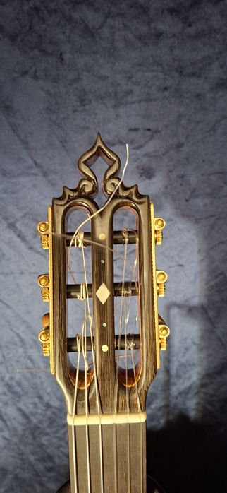 Gitara fretless bezprogowa