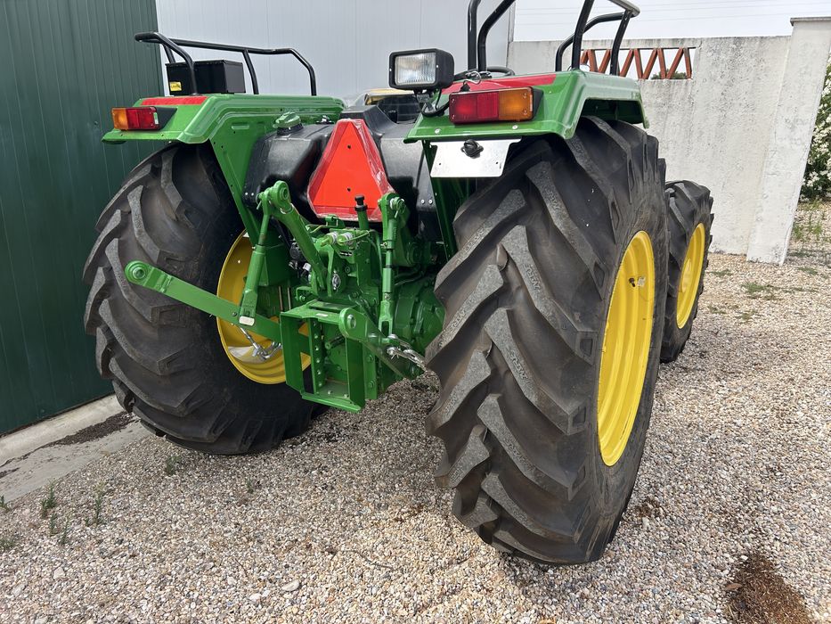 Trator John Deere 5075E de 75 CV - Novo