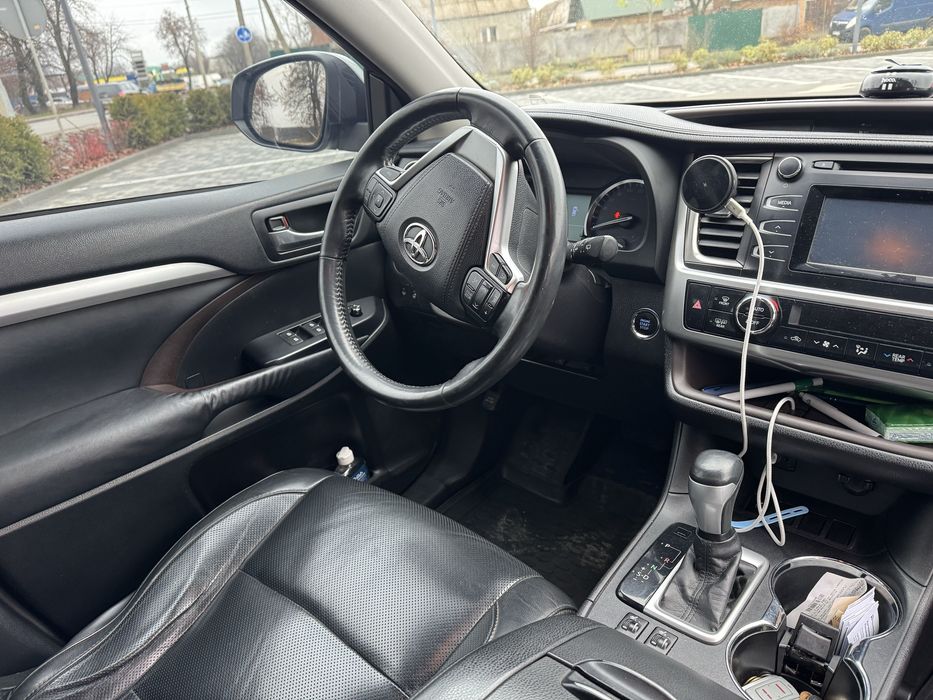 Продам Тойото Хайлендер