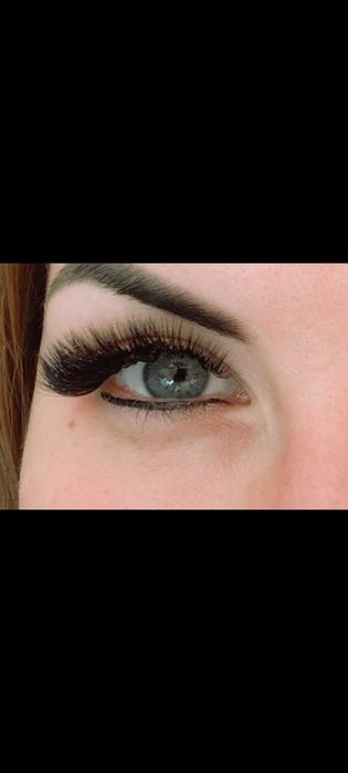 Stylizacja rzęs, henna i regulacja brwi