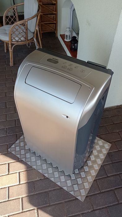 Klimatyzator przenośny monoblok. Bardzo wydajny! Funkcja osuszania powietrza wentylacji pilot. 100% sprawny!