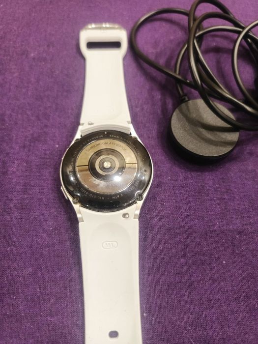 Продам Смарт годинник Samsung Galaxy watch 4, White/Silver. Новые!