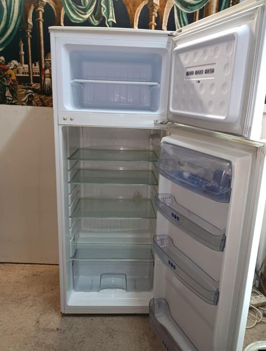 Frigorífico combinado a funcionar perfeitamente e exemplar estado. fri