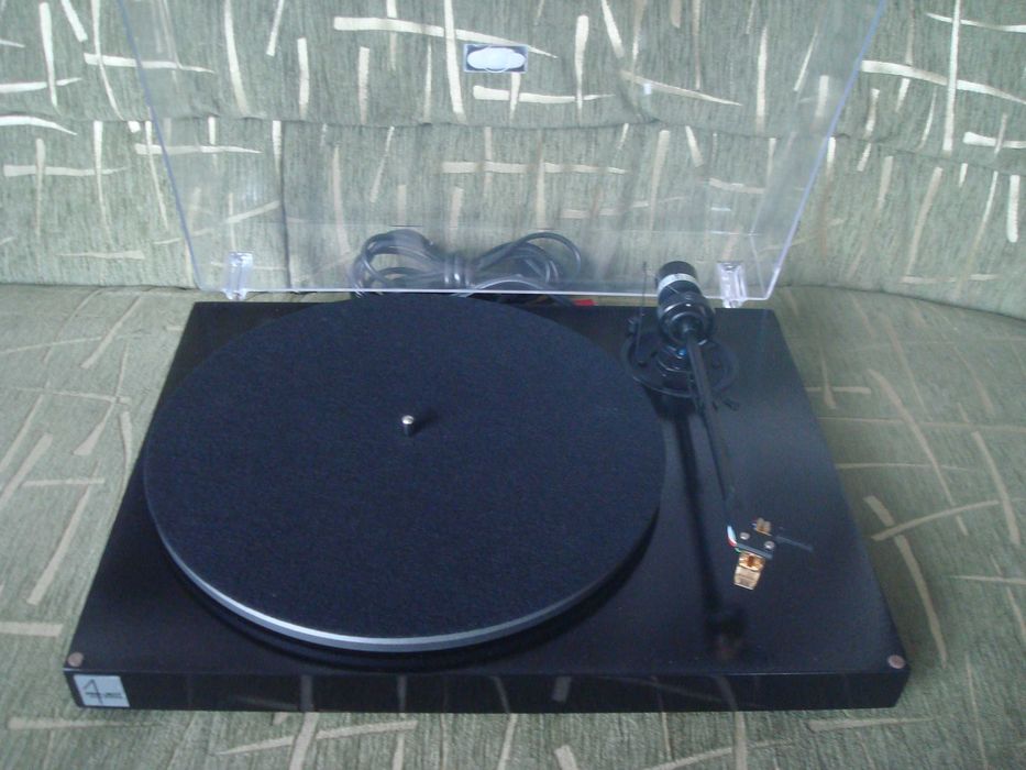 Продам проигрыватель пластинок Project
