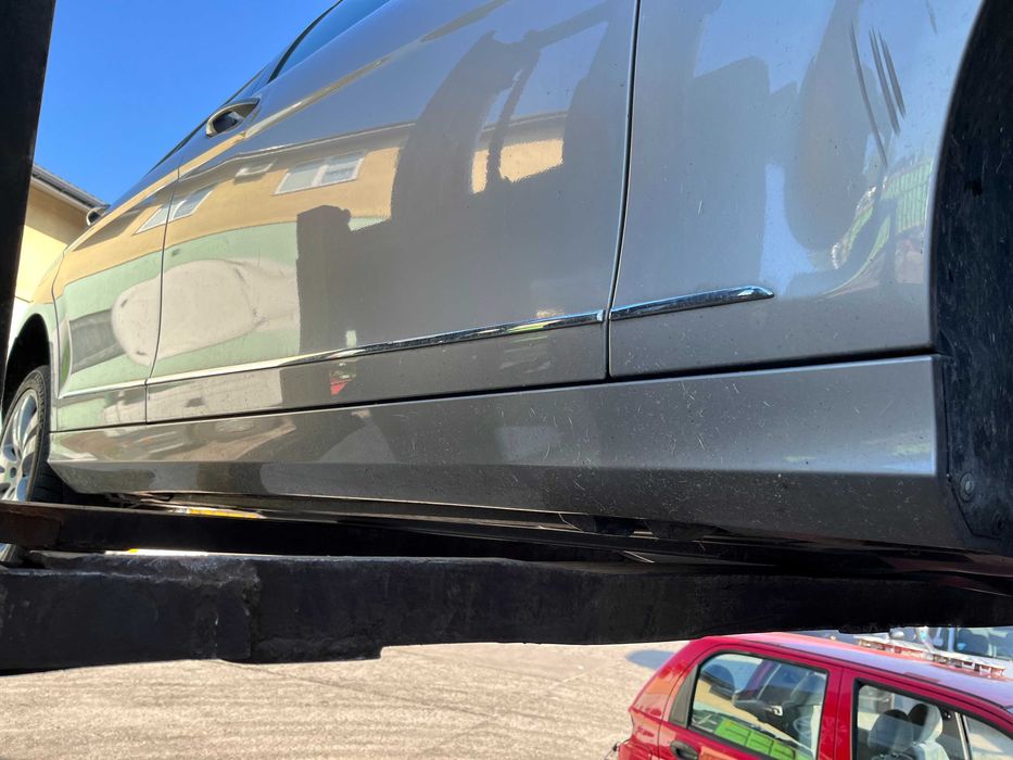 Osłona listwa progu prawa Mercedes C W204 sedan C723